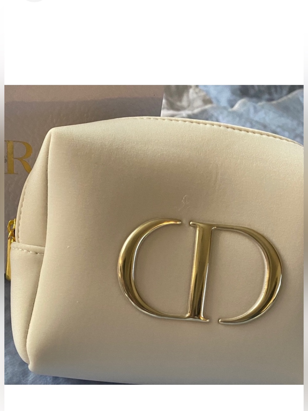 ✨Dior✨
Cream GWP Cosmetic bag with gold accents 
Nwot - Picture 5 of 6